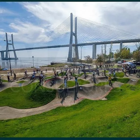 Perto De Expor 1 Moscavide Проживання в сім'ї *