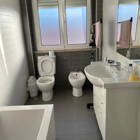 Habitación en casa particular Perto De Expor 1 Moscavide